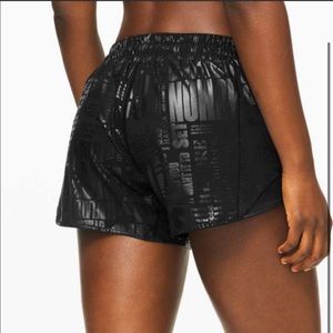 Metallic Black size 4 Lululemon 2” Hotty hot short